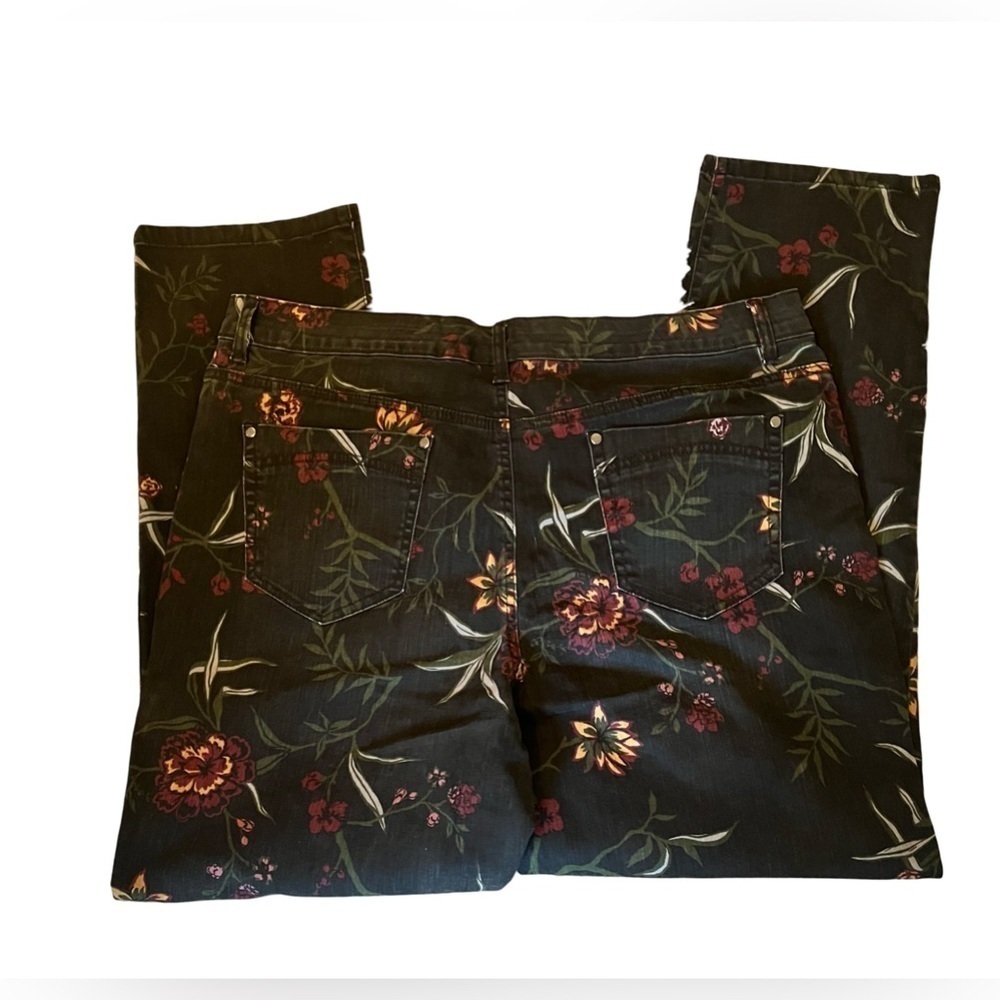 Bandolino Women's Amy Modern Straight Leg Jean Pants Black Floral Size 18 - Picture 3 of 4